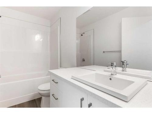 4-2117 81 Street Sw, Calgary, AB - Indoor Photo Showing Bathroom