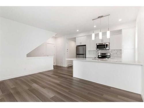 4-2117 81 Street Sw, Calgary, AB - Indoor Photo Showing Kitchen