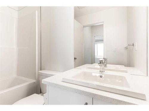 4-2117 81 Street Sw, Calgary, AB - Indoor Photo Showing Bathroom