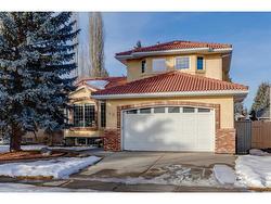 140 Evergreen Close SW Calgary, AB T2Y 2X8