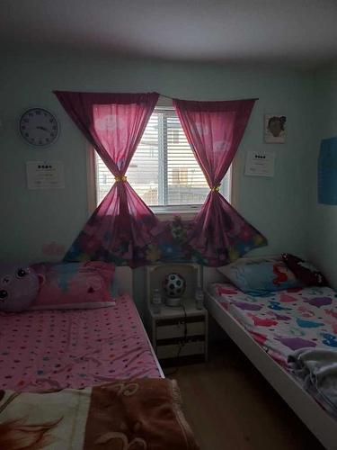 110 Tarawood Lane Ne, Calgary, AB - Indoor Photo Showing Bedroom