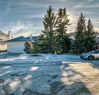 11 Hawkmount Heights NW Calgary, AB T3G 3S4