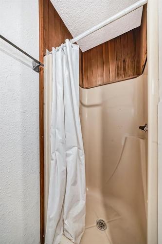 2906 17 Street Sw, Calgary, AB - Indoor Photo Showing Bathroom