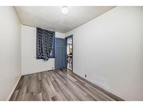 2906 17 Street Sw, Calgary, AB - Indoor Photo Showing Other Room