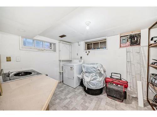 2906 17 Street Sw, Calgary, AB - Indoor Photo Showing Laundry Room