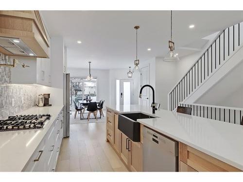 2326 26 Avenue Nw, Calgary, AB - Indoor Photo Showing Kitchen With Upgraded Kitchen