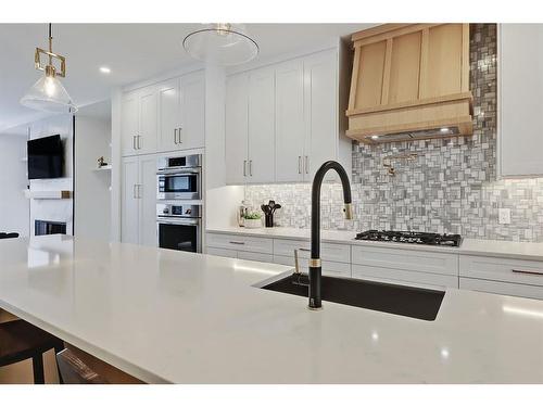 2326 26 Avenue Nw, Calgary, AB - Indoor Photo Showing Kitchen With Upgraded Kitchen