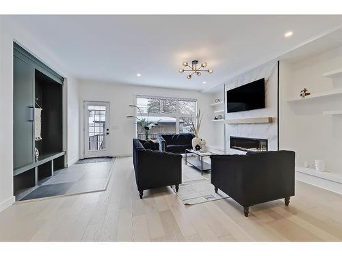 2326 26 Avenue Nw, Calgary, AB - Indoor Photo Showing Living Room With Fireplace