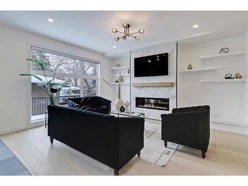 2326 26 Avenue Nw, Calgary, AB - Indoor Photo Showing Living Room With Fireplace