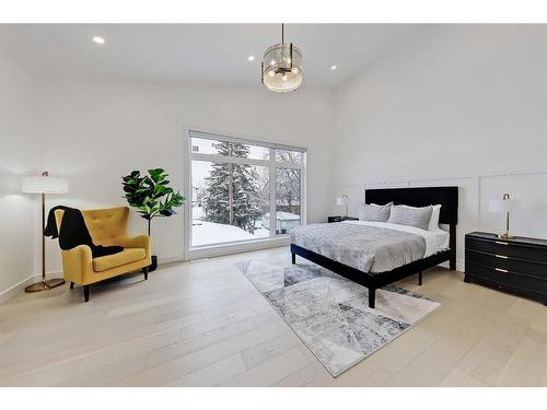 2326 26 Avenue Nw, Calgary, AB - Indoor Photo Showing Bedroom