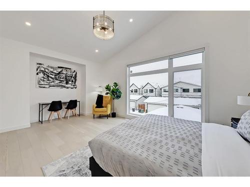 2326 26 Avenue Nw, Calgary, AB - Indoor Photo Showing Bedroom