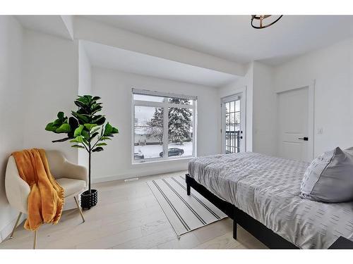 2326 26 Avenue Nw, Calgary, AB - Indoor Photo Showing Bedroom