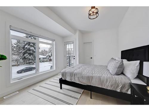 2326 26 Avenue Nw, Calgary, AB - Indoor Photo Showing Bedroom