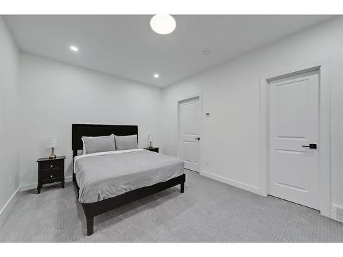 2326 26 Avenue Nw, Calgary, AB - Indoor Photo Showing Bedroom