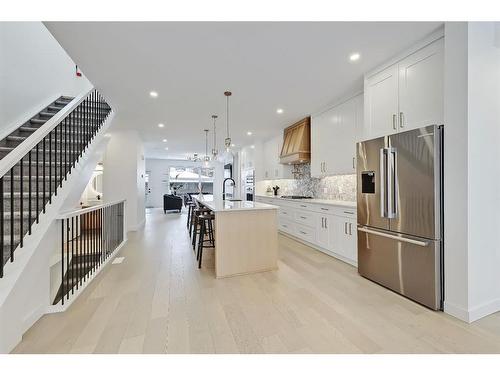 2326 26 Avenue Nw, Calgary, AB - Indoor Photo Showing Kitchen With Upgraded Kitchen