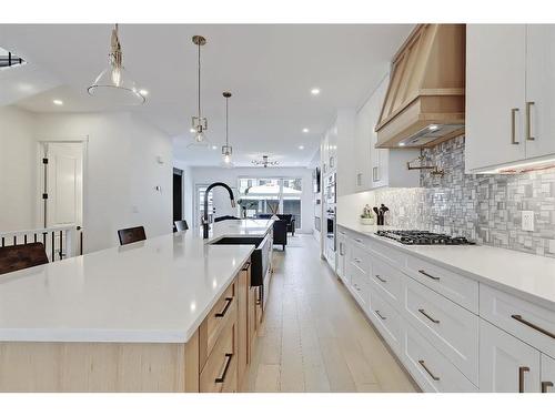 2326 26 Avenue Nw, Calgary, AB - Indoor Photo Showing Kitchen With Upgraded Kitchen