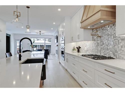 2326 26 Avenue Nw, Calgary, AB - Indoor Photo Showing Kitchen With Upgraded Kitchen