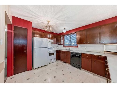 255 Rundleridge Drive Ne, Calgary, AB - Indoor Photo Showing Kitchen