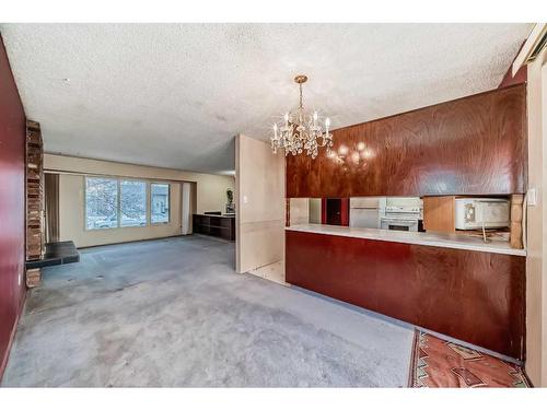 255 Rundleridge Drive Ne, Calgary, AB - Indoor