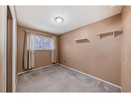 255 Rundleridge Drive Ne, Calgary, AB - Indoor Photo Showing Other Room