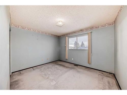 255 Rundleridge Drive Ne, Calgary, AB - Indoor Photo Showing Other Room