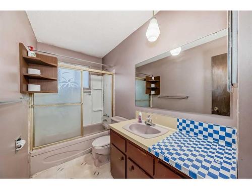 255 Rundleridge Drive Ne, Calgary, AB - Indoor Photo Showing Bathroom