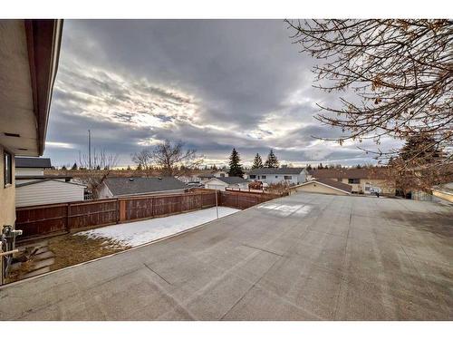 255 Rundleridge Drive Ne, Calgary, AB - Outdoor