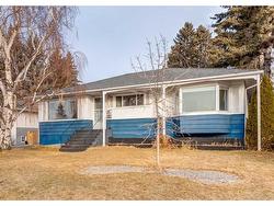 128 42 Avenue NW Calgary, AB T2K 0H1