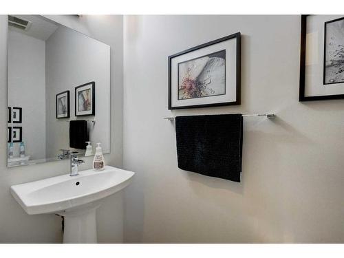 81 Auburn Meadows Crescent Se, Calgary, AB - Indoor Photo Showing Bathroom