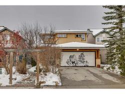 27 Hidden Creek Place NW Calgary, AB T3A 6A5