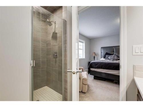 24 Osborne Link Sw, Airdrie, AB - Indoor Photo Showing Bathroom