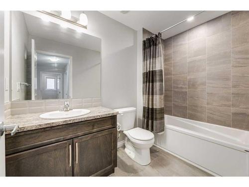 24 Osborne Link Sw, Airdrie, AB - Indoor Photo Showing Bathroom