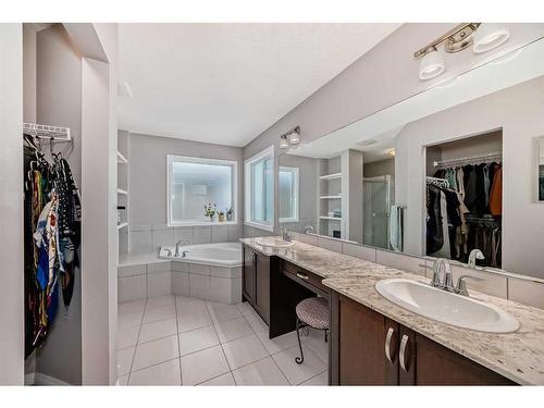 21 Sherwood Street Nw, Calgary, AB - Indoor Photo Showing Bathroom