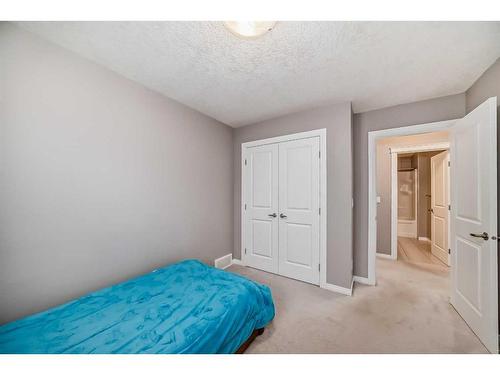 21 Sherwood Street Nw, Calgary, AB - Indoor Photo Showing Bedroom