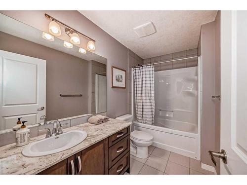 21 Sherwood Street Nw, Calgary, AB - Indoor Photo Showing Bathroom