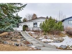 744 Hunterplain Hill NW Calgary, AB T2K 4M1