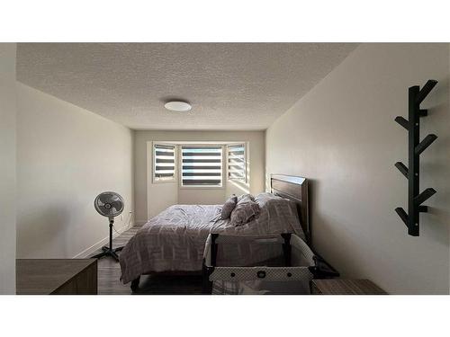 28 Macewan Ridge View Nw, Calgary, AB - Indoor Photo Showing Bedroom