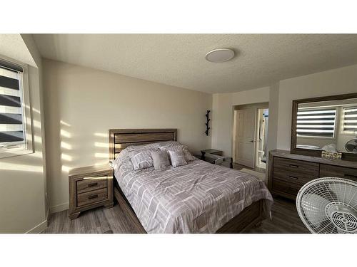 28 Macewan Ridge View Nw, Calgary, AB - Indoor Photo Showing Bedroom