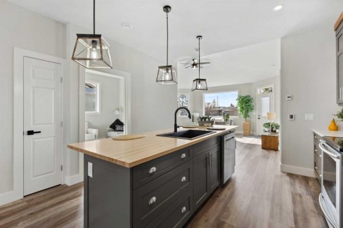 6-610 4 Avenue Sw, Sundre, AB - Indoor Photo Showing Kitchen With Upgraded Kitchen