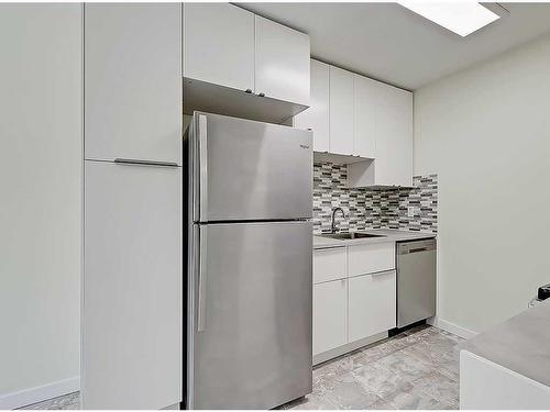 51-4936 Dalton Drive Nw, Calgary, AB - Indoor Photo Showing Kitchen