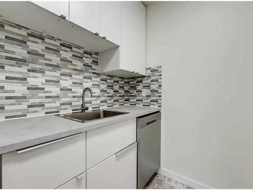 51-4936 Dalton Drive Nw, Calgary, AB - Indoor Photo Showing Kitchen