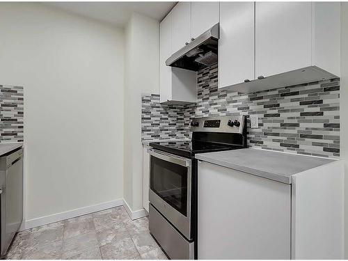 51-4936 Dalton Drive Nw, Calgary, AB - Indoor Photo Showing Kitchen