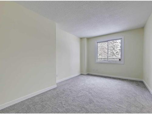 51-4936 Dalton Drive Nw, Calgary, AB - Indoor Photo Showing Other Room