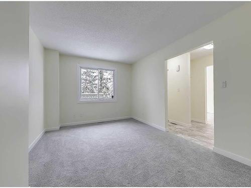 51-4936 Dalton Drive Nw, Calgary, AB - Indoor Photo Showing Other Room