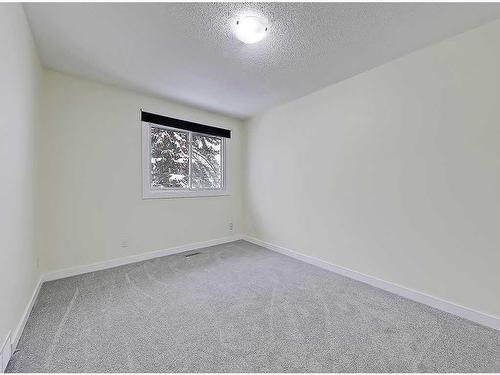 51-4936 Dalton Drive Nw, Calgary, AB - Indoor Photo Showing Other Room