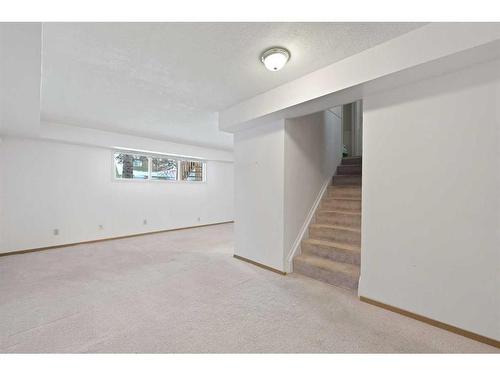 8636 47 Avenue Nw, Calgary, AB - Indoor Photo Showing Other Room