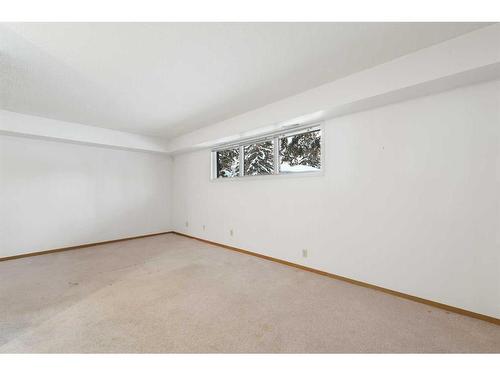 8636 47 Avenue Nw, Calgary, AB - Indoor Photo Showing Other Room