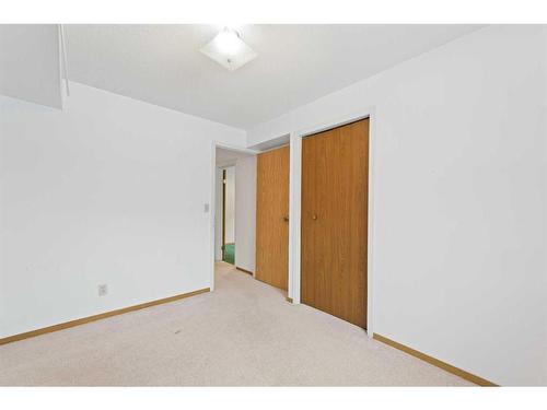 8636 47 Avenue Nw, Calgary, AB - Indoor Photo Showing Other Room