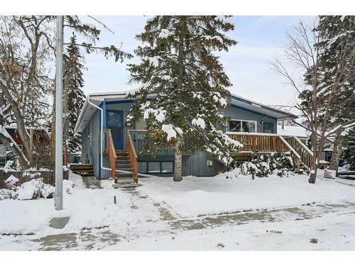 8636 47 Avenue Nw, Calgary, AB - Outdoor