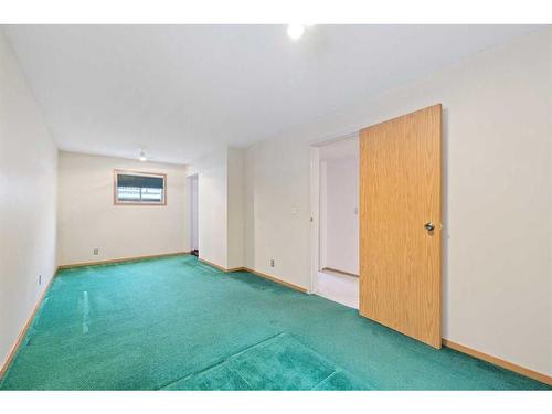 8636 47 Avenue Nw, Calgary, AB - Indoor Photo Showing Other Room